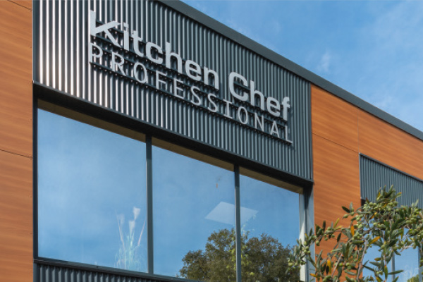 Vue de la façade du siège de Kitchen Chef